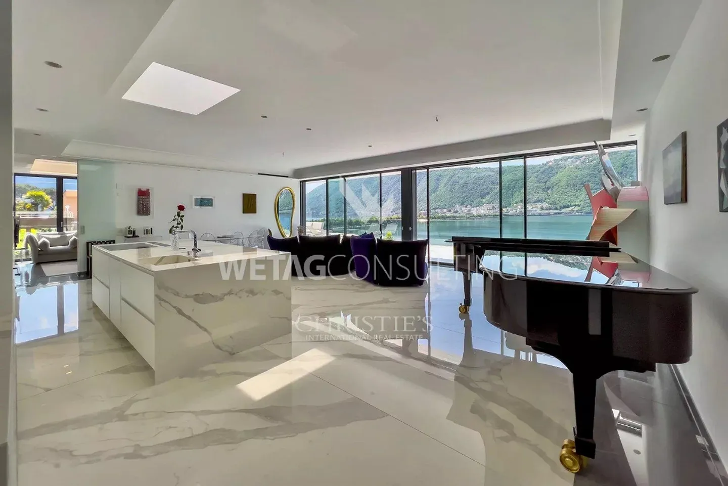 Attico moderno con grande terrazza e vista mozzafiato sul lago a Lu... - Foto 2 di 10