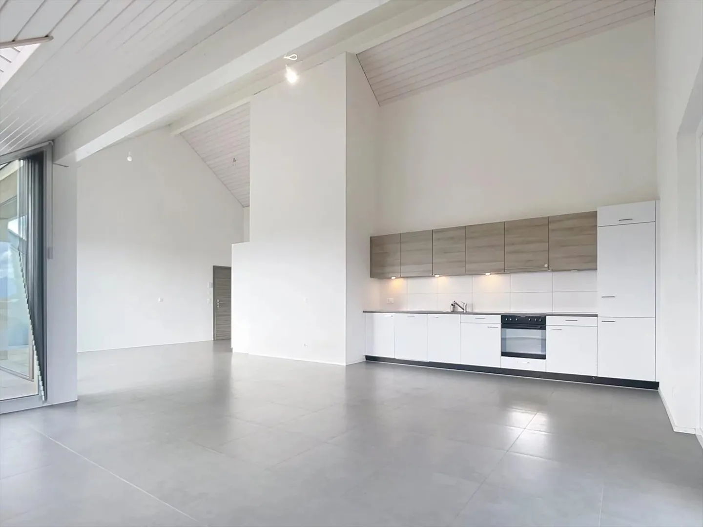 3.5 Room Apartment - Photo 8 of 11