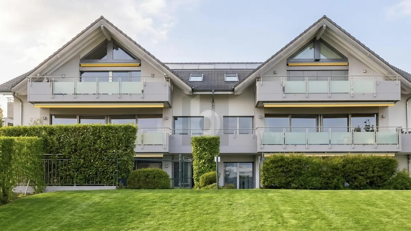 VISTA ECCEZIONALE SUL LAGO E SULLE MONTAGNE - Foto 1 di 6