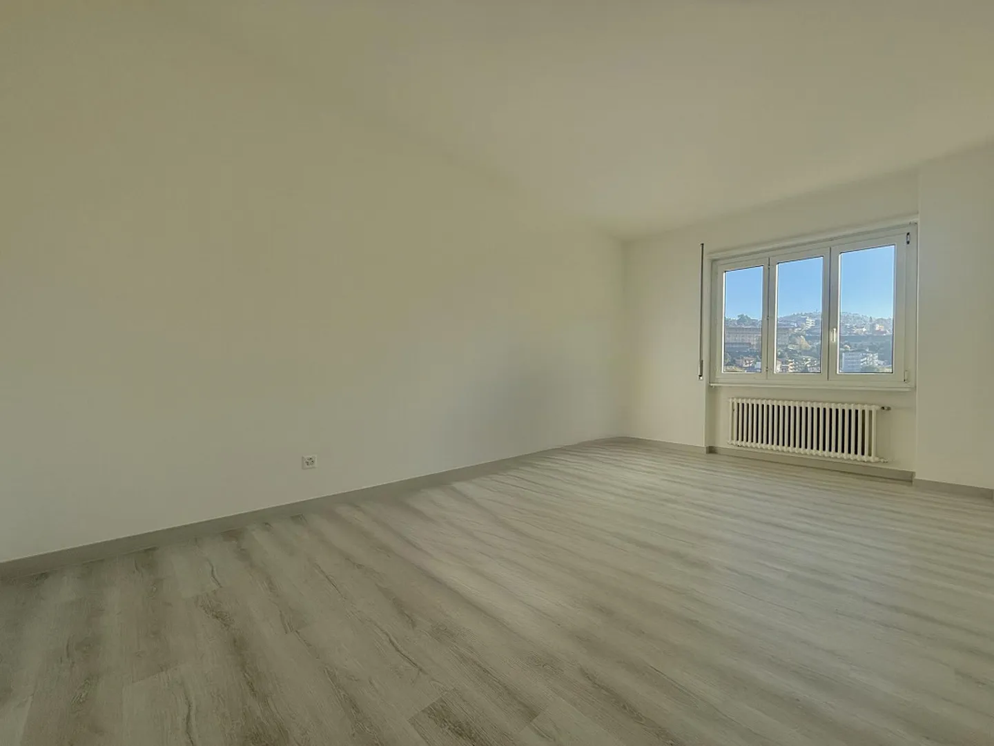 Geräumige 4,5-Zimmer-Wohnung in Chiasso - Foto 6 von 11