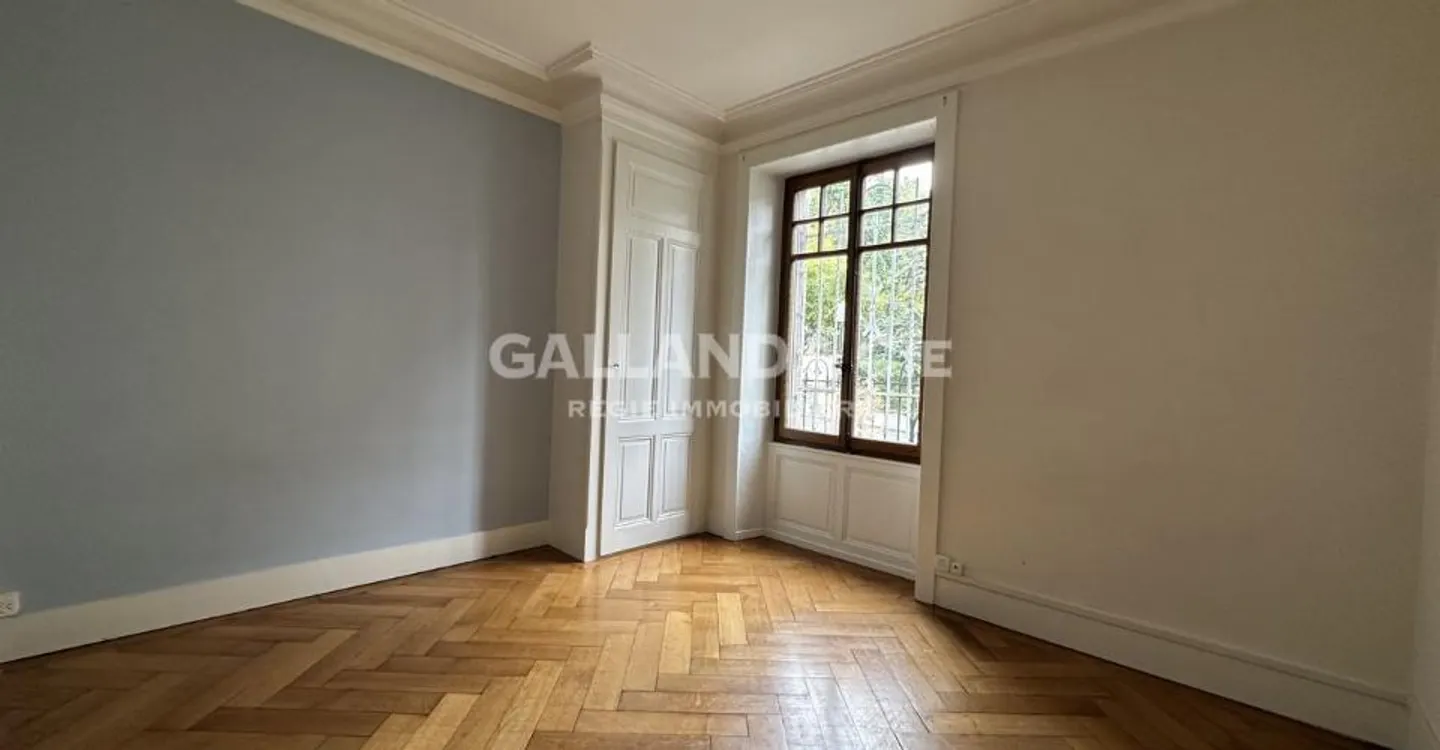 Grand 5,5 pièces, cachet architectural et jardin - Photo 10 of 10