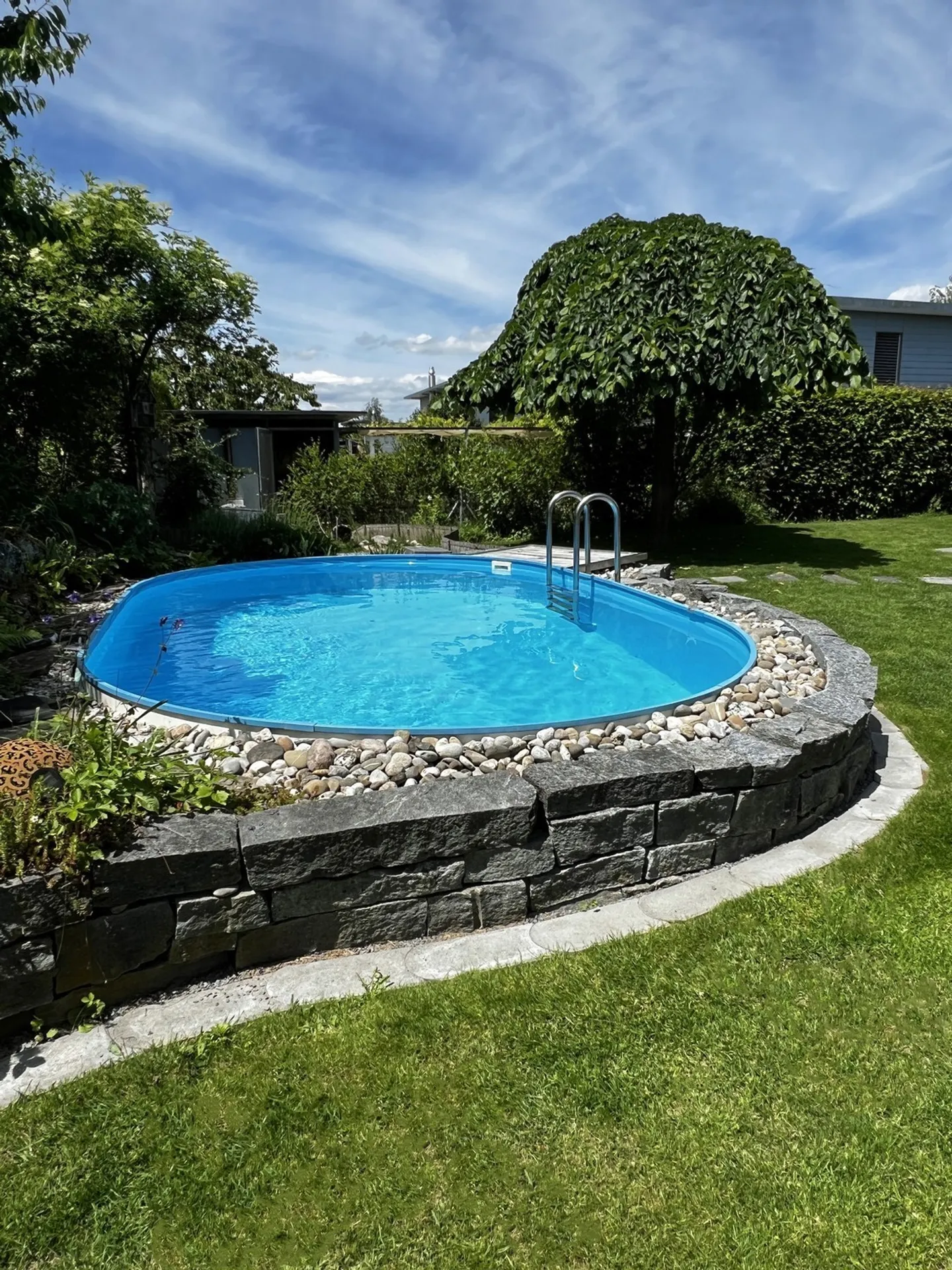 Spacious Detached Family House in a Quiet Location with Excellent Public Transport Connections - Photo 3 of 16