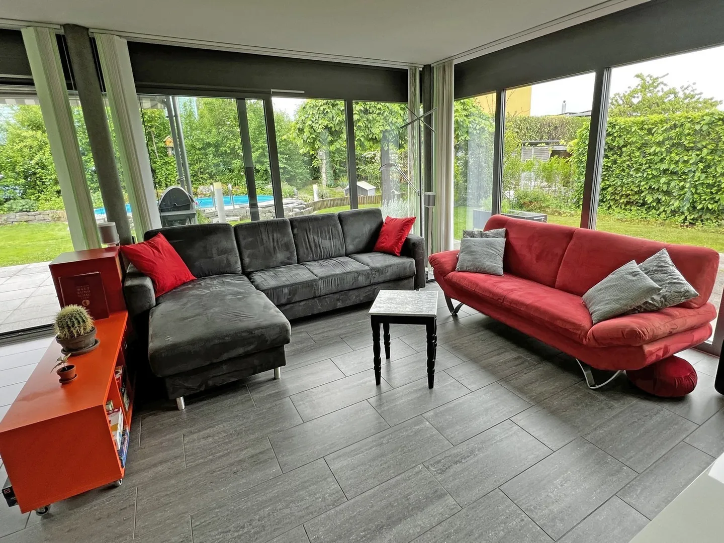 Spacious Detached Family House in a Quiet Location with Excellent Public Transport Connections - Photo 5 of 16