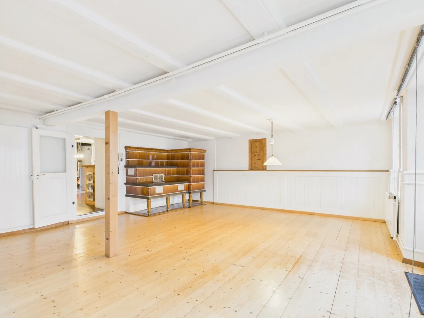 Maison individuelle enchanteresse et soigneusement entretenue pour les familles sur 4 étages spacieux - Photo 2 sur 13