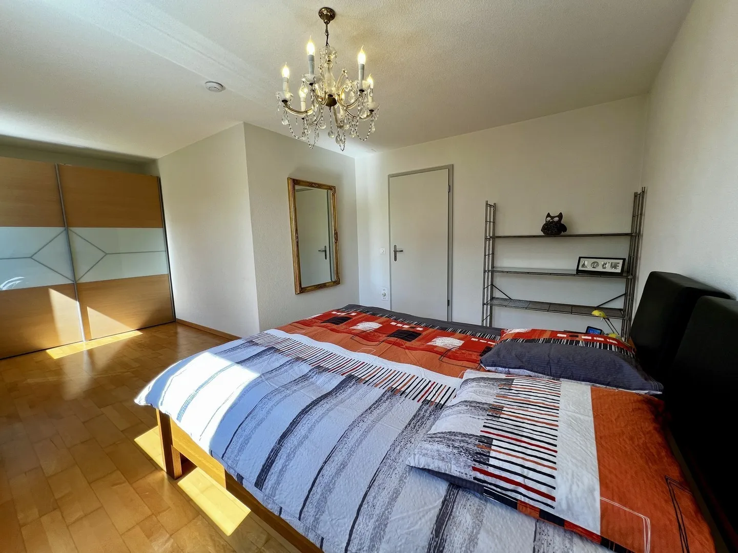 Spacious Detached Family House in a Quiet Location with Excellent Public Transport Connections - Photo 11 of 16