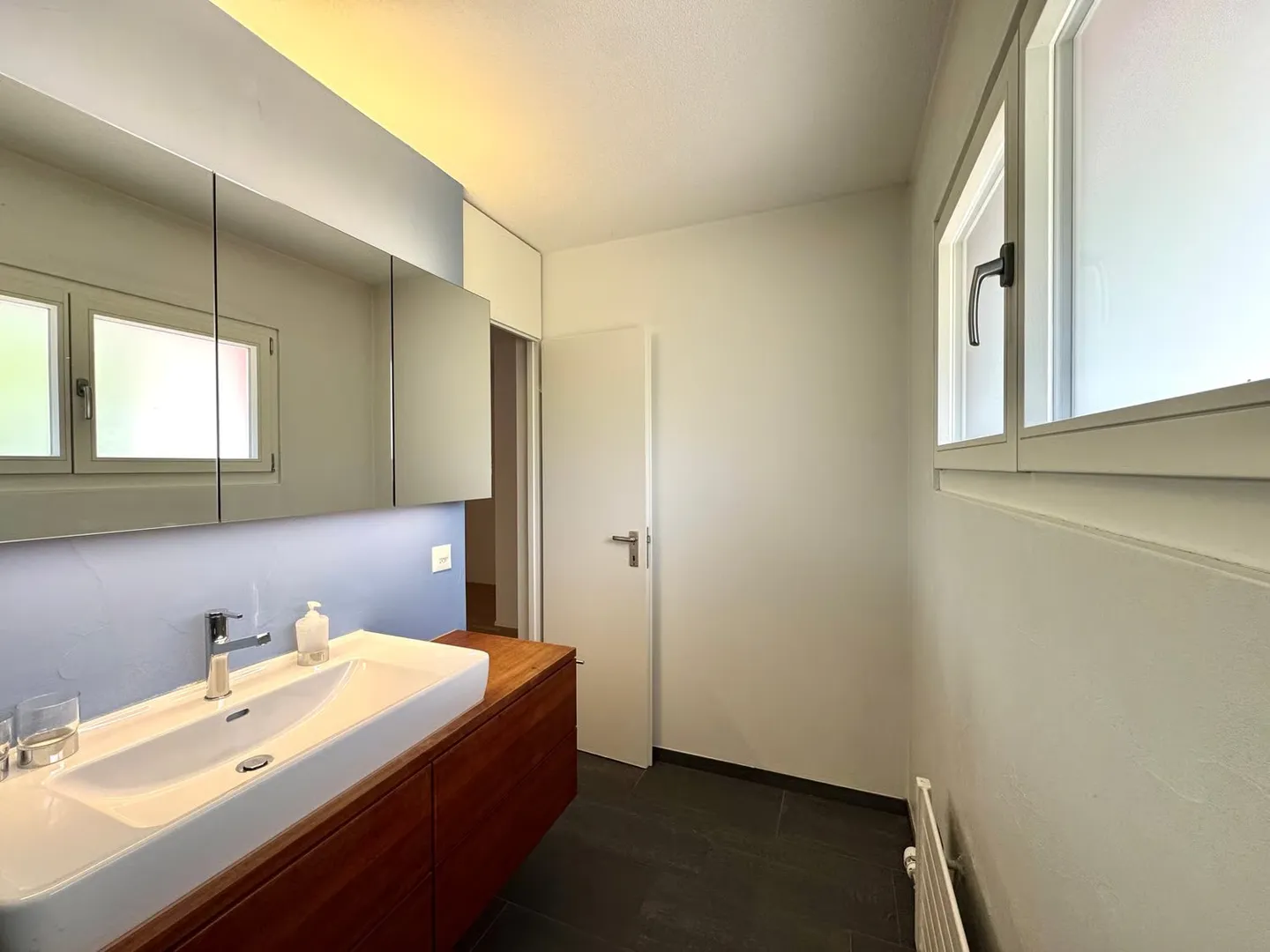 Modernes Apartment mit zwei Balkonen - Foto 9 von 20
