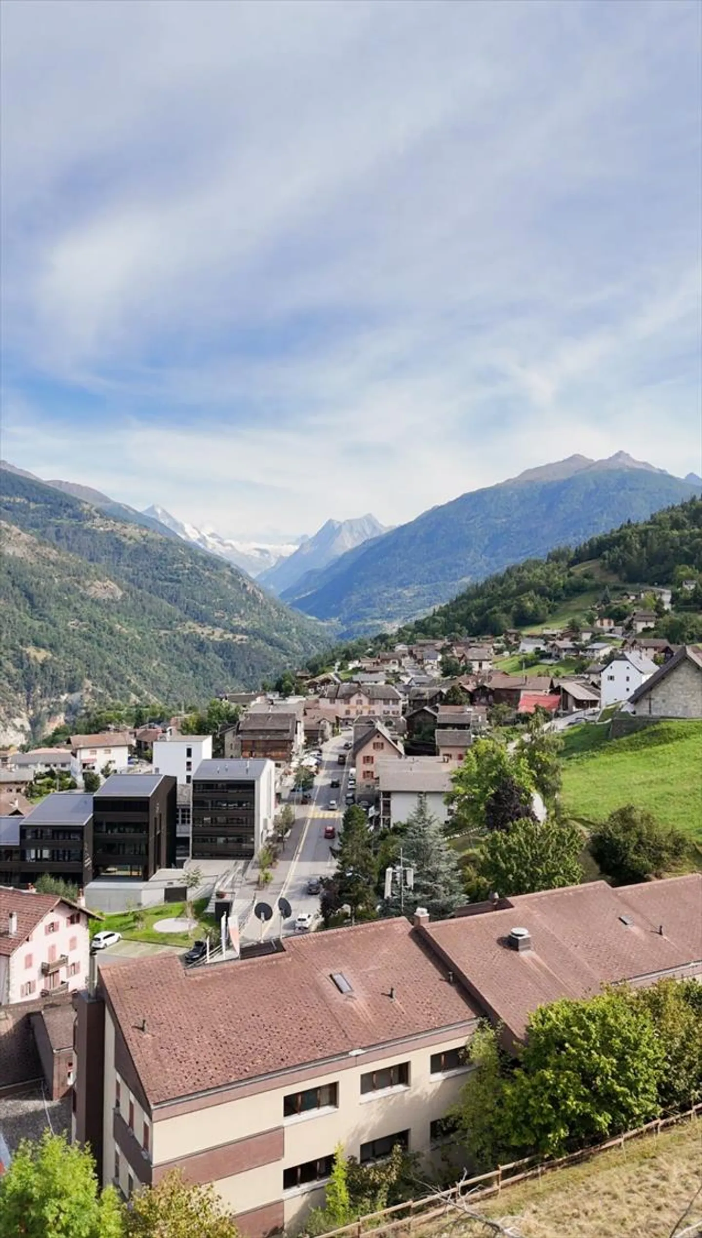 Grande casa familiare con appartamento separato e vista panoramica - Foto 5 di 13