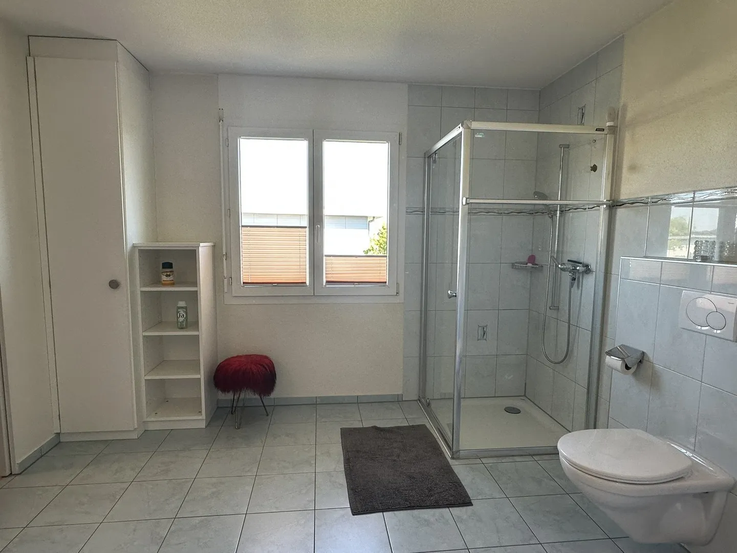 Spacious Detached Family House in a Quiet Location with Excellent Public Transport Connections - Photo 13 of 16