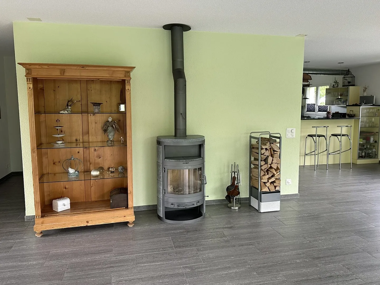 Spacious Detached Family House in a Quiet Location with Excellent Public Transport Connections - Photo 6 of 16