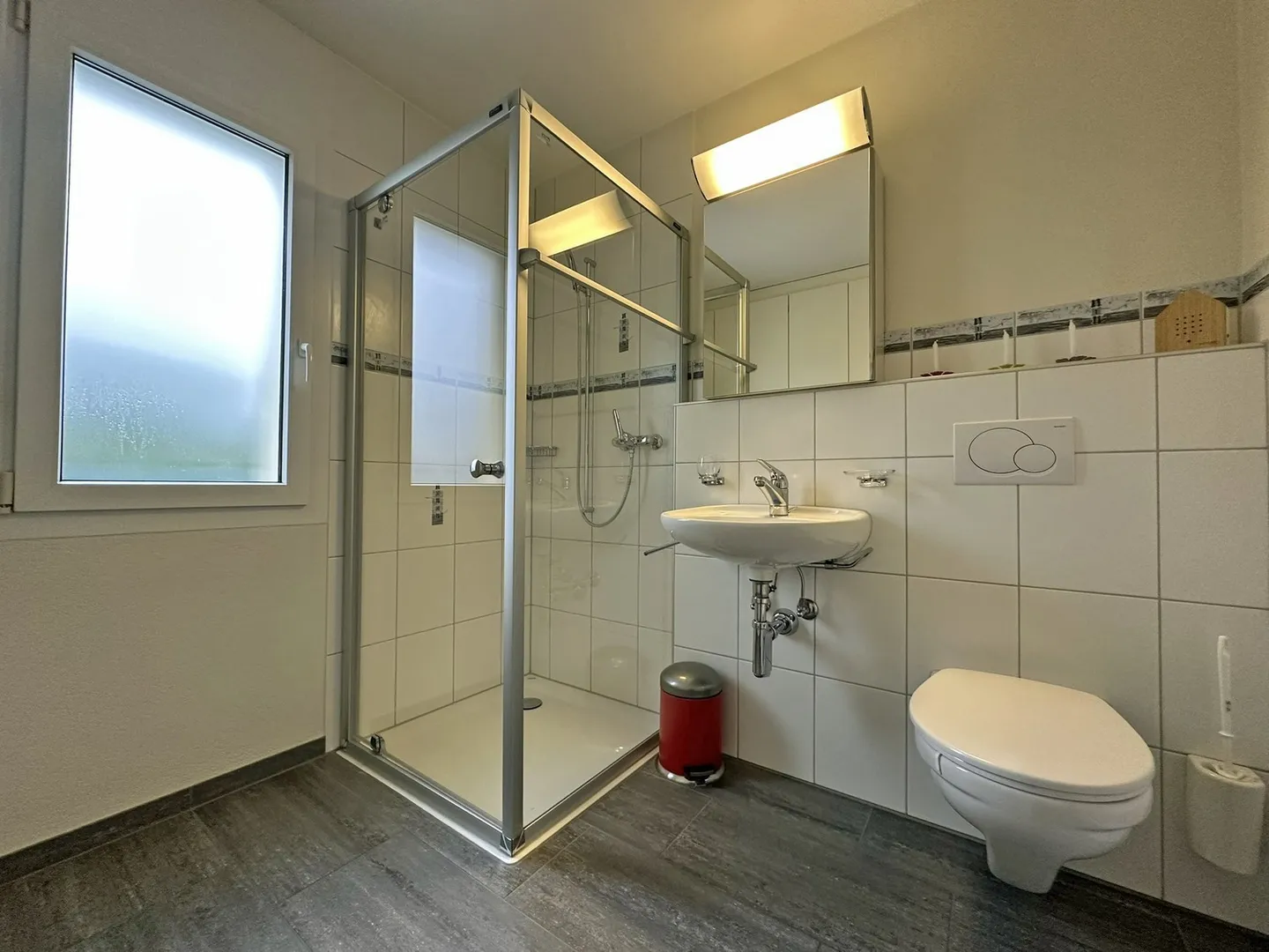 Spacious Detached Family House in a Quiet Location with Excellent Public Transport Connections - Photo 10 of 16