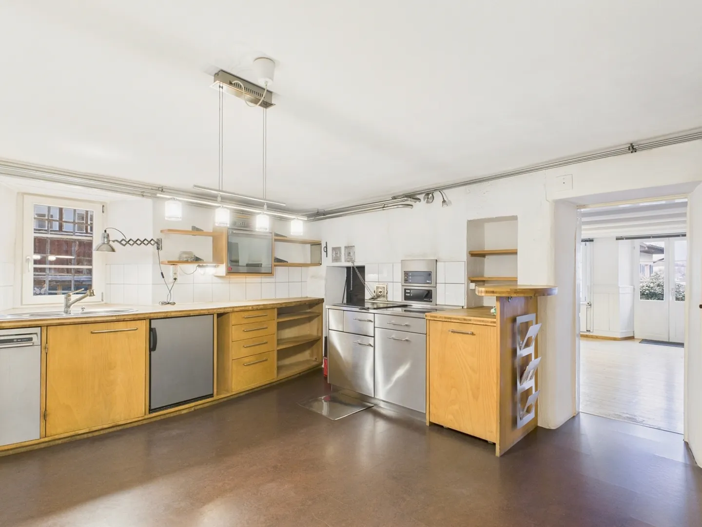 Maison individuelle enchanteresse et soigneusement entretenue pour les familles sur 4 étages spacieux - Photo 5 sur 13