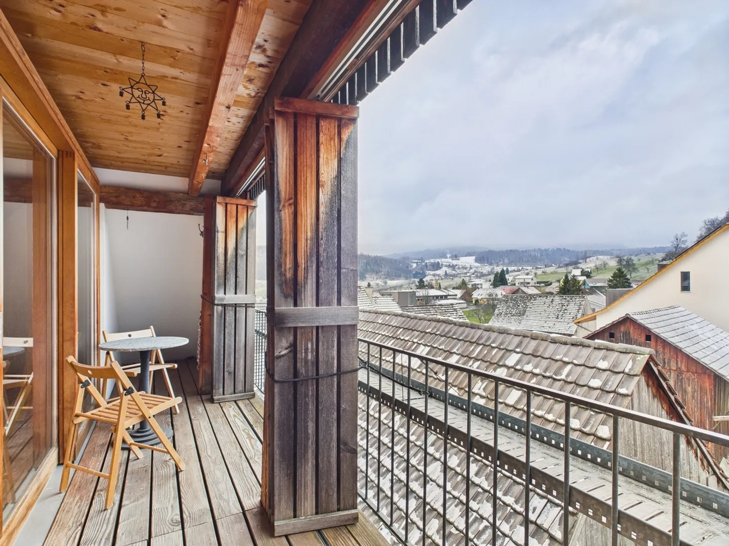 Maison individuelle enchanteresse et soigneusement entretenue pour les familles sur 4 étages spacieux - Photo 8 sur 13
