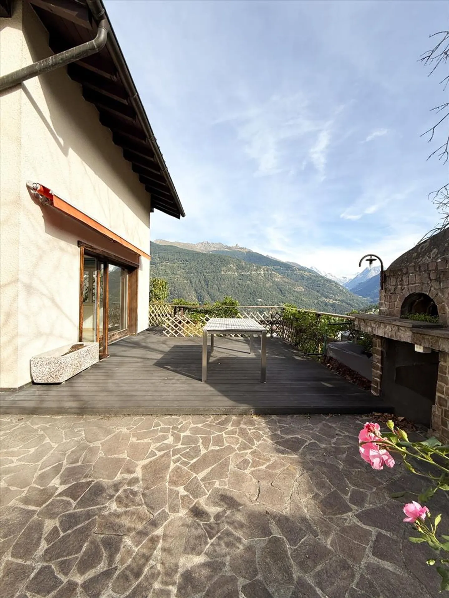 Grande casa familiare con appartamento separato e vista panoramica - Foto 12 di 13