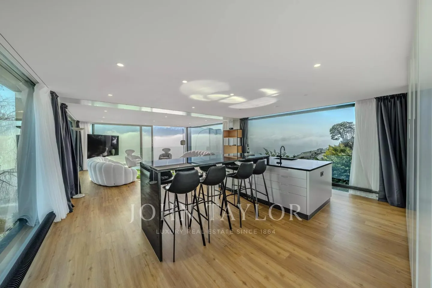 Villa d'architecte avec vue lac - Photo 3 sur 12