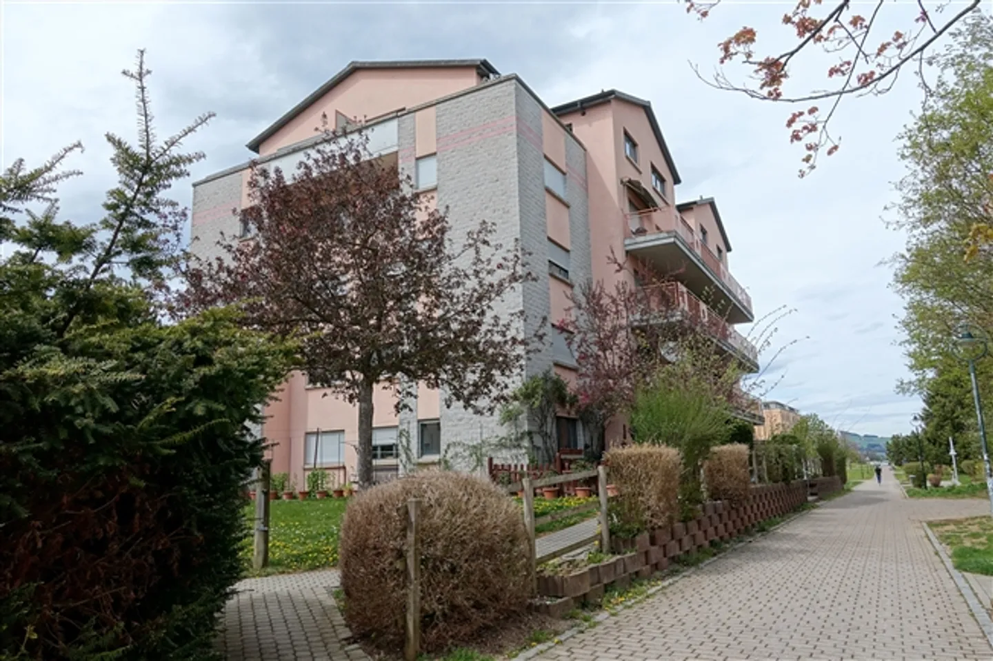 Außenparkplatz Nr. 6 - Foto 1 von 2