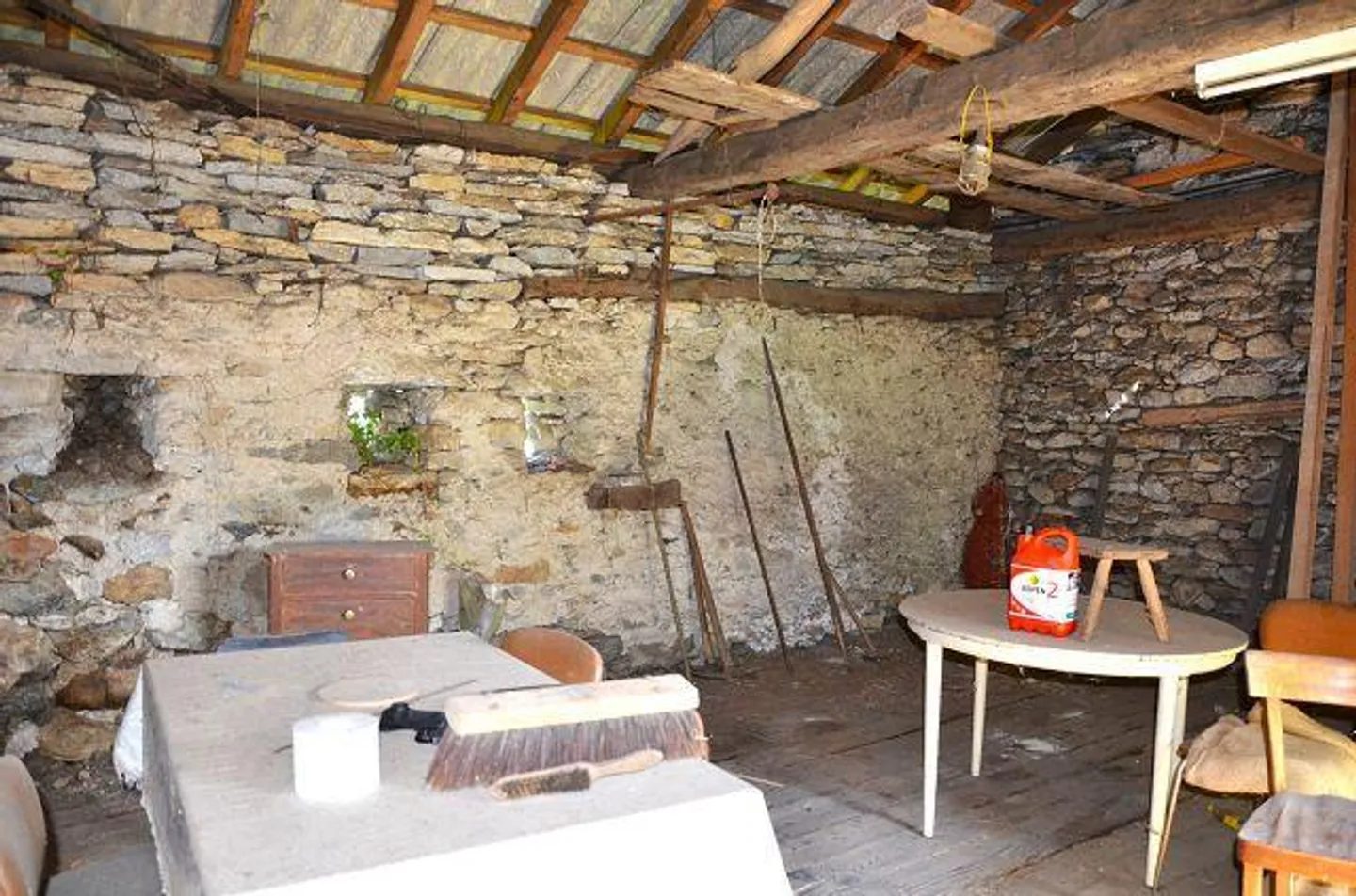 Due stalle da ampliare con vigneto e molto terreno - Foto 5 di 34