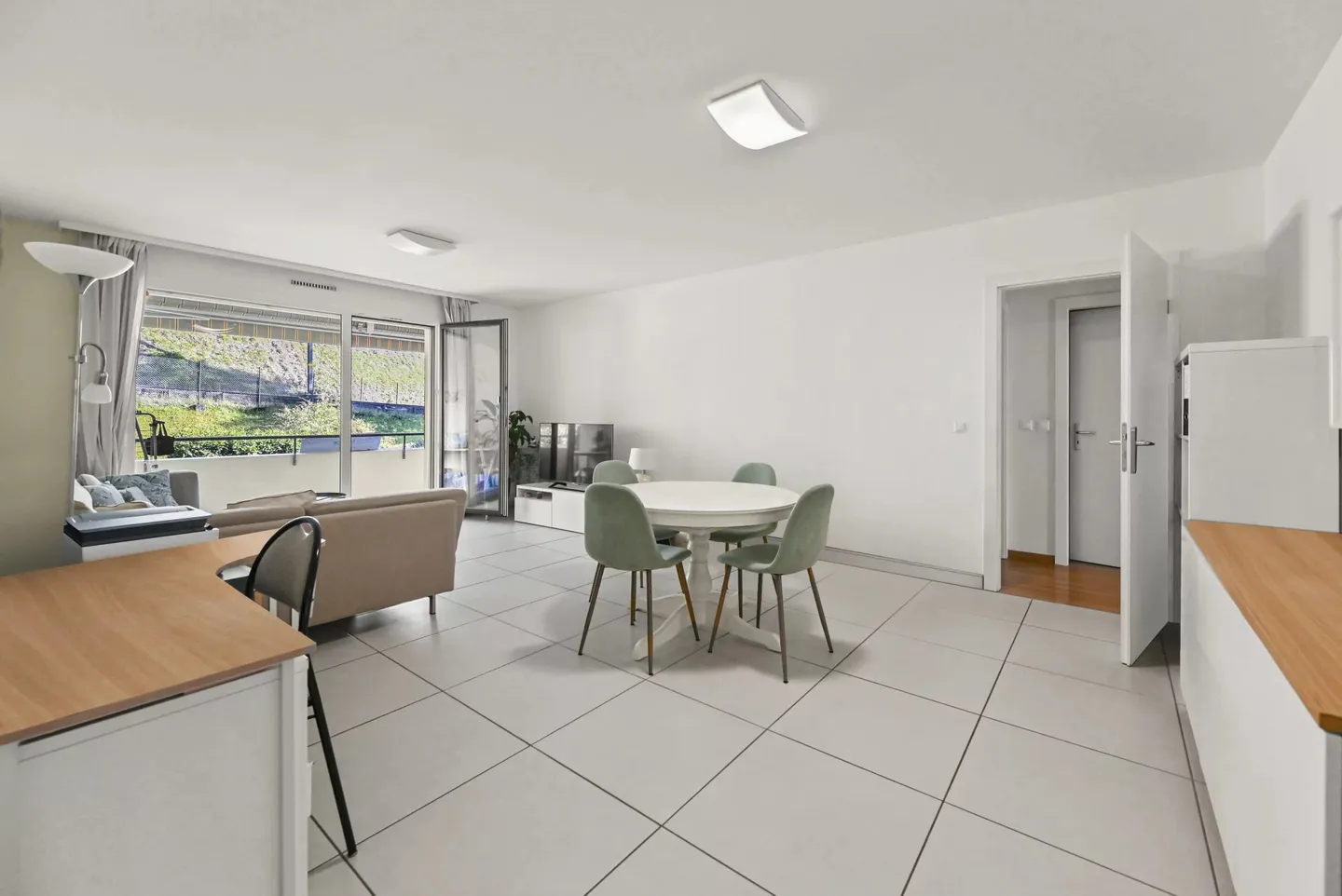 Appartement spacieux avec balcon - Photo 2 sur 8