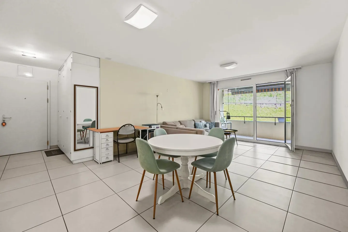 Appartement spacieux avec balcon - Photo 3 sur 8