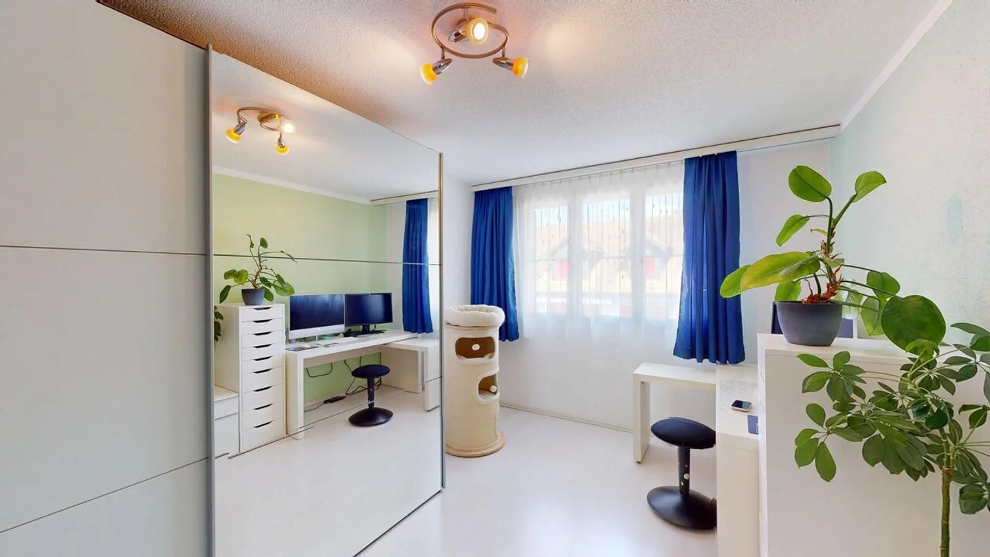 Appartement familial avec beaucoup de lumière naturelle et un balcon ensoleillé - Photo 3 sur 14