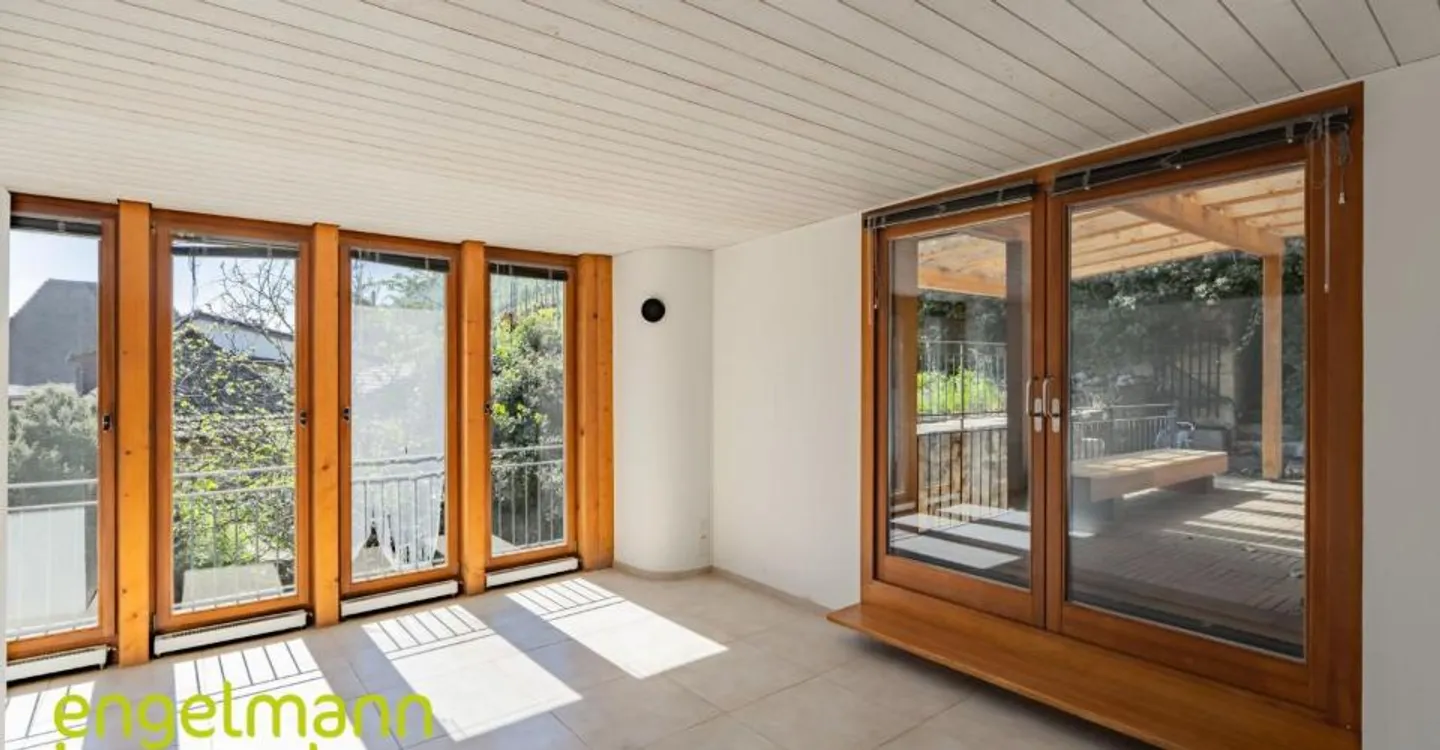 Residential property with 3 condominiums - Photo 3 of 13