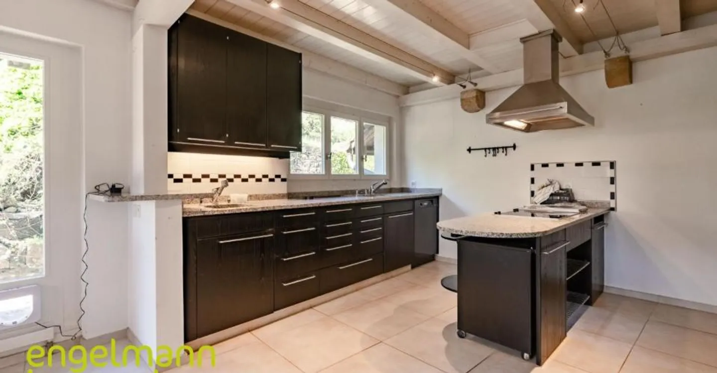 Residential property with 3 condominiums - Photo 5 of 13