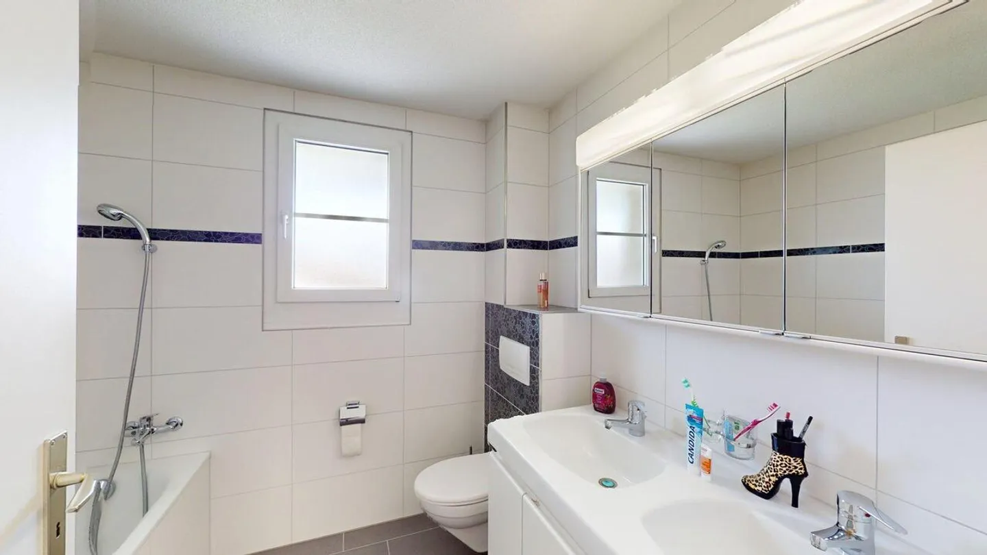 Appartement familial avec beaucoup de lumière naturelle et un balcon ensoleillé - Photo 12 sur 14