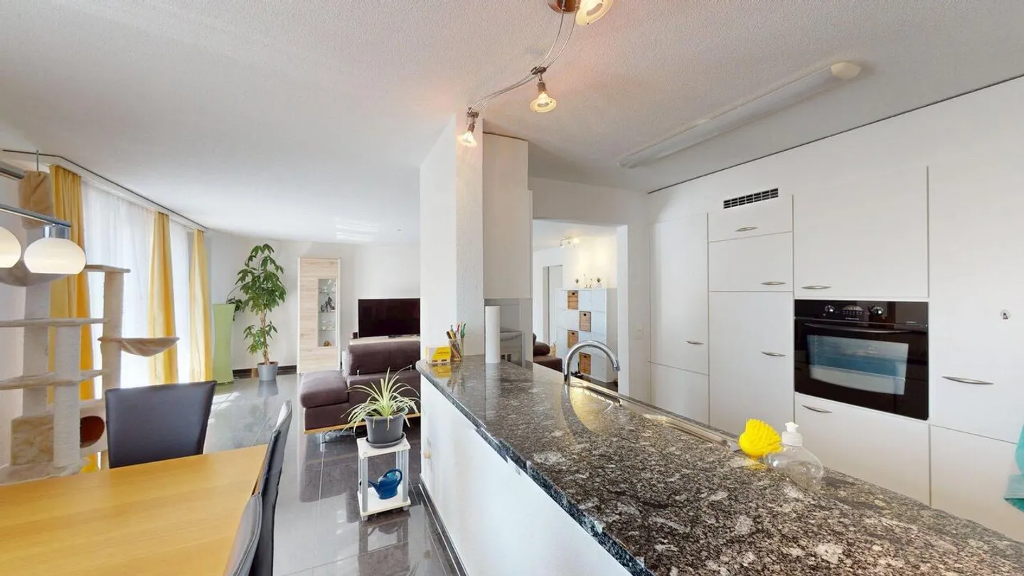 Appartement familial avec beaucoup de lumière naturelle et un balcon ensoleillé - Photo 8 sur 14
