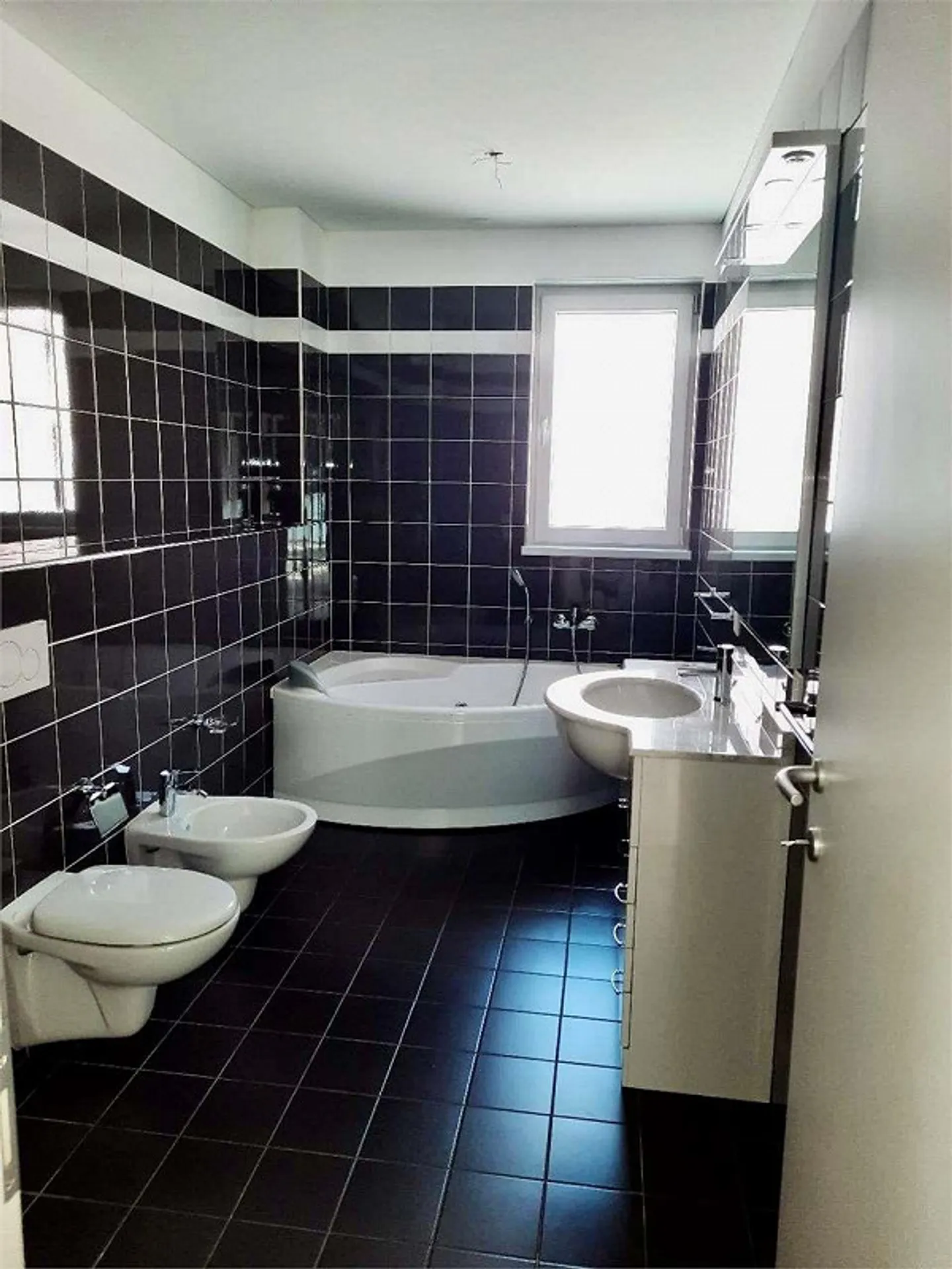 Appartamento confortevole con vista sui servizi all'ultimo piano - Foto 5 di 12