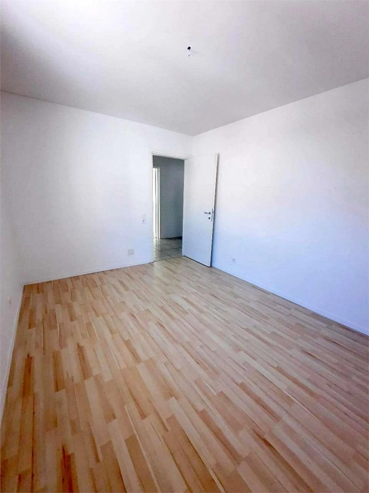 Appartamento confortevole con vista sui servizi all'ultimo piano - Foto 6 di 12