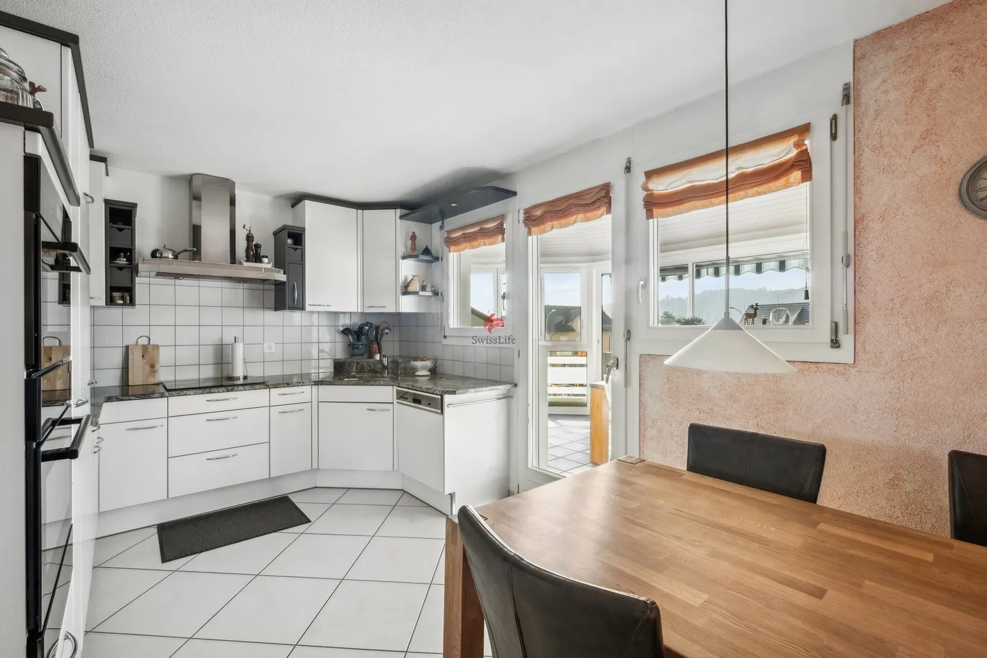 Quiet penthouse apartment with a view - Photo 1 of 13