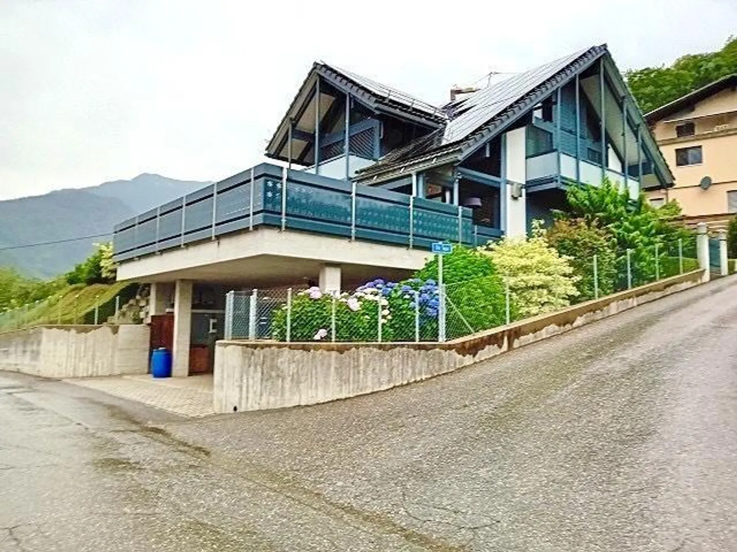 5 1/2-Zimmer-Villa an sehr ruhiger, sonniger Aussichtslage / villa ... - Foto 1 di 30