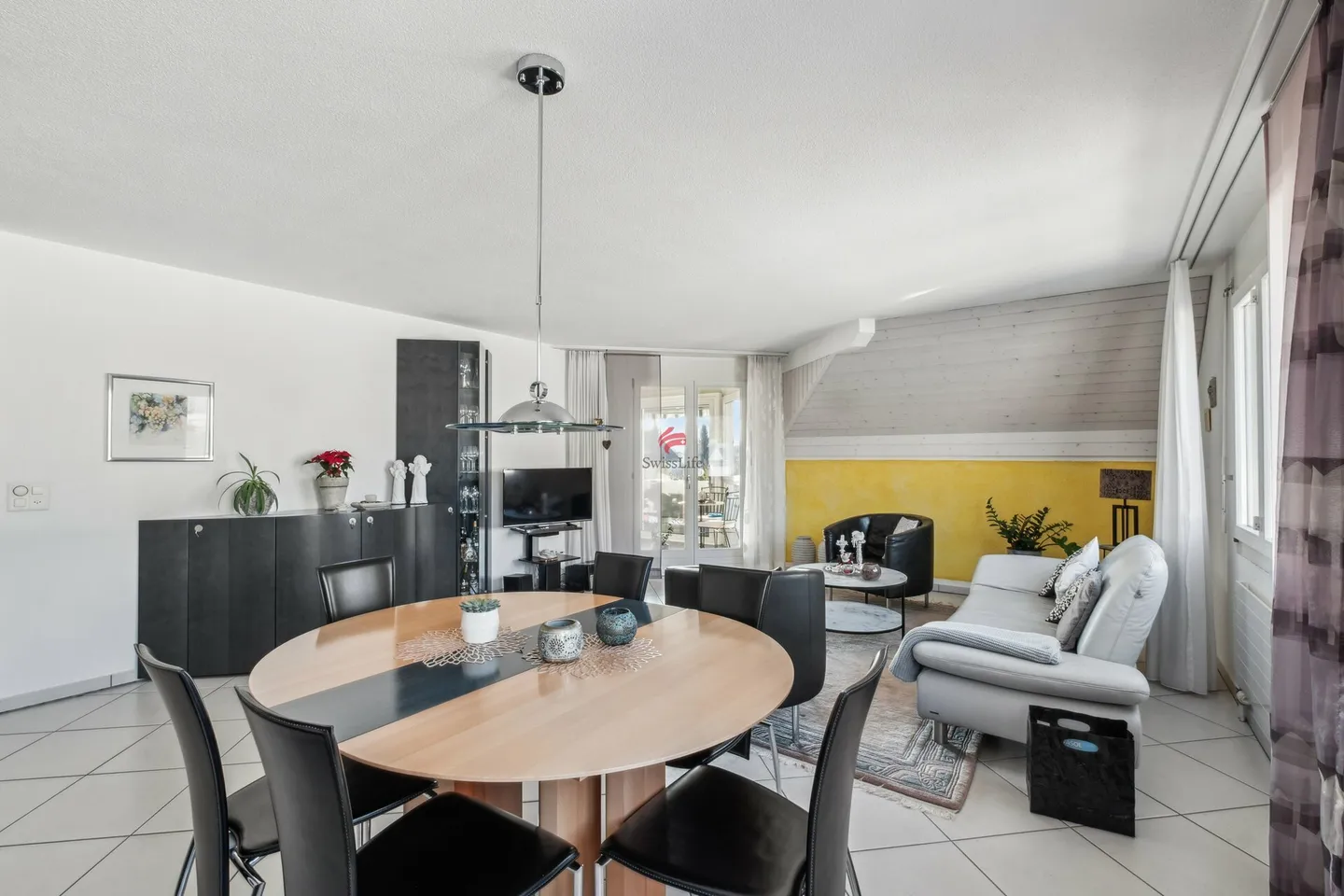 Quiet penthouse apartment with a view - Photo 2 of 13