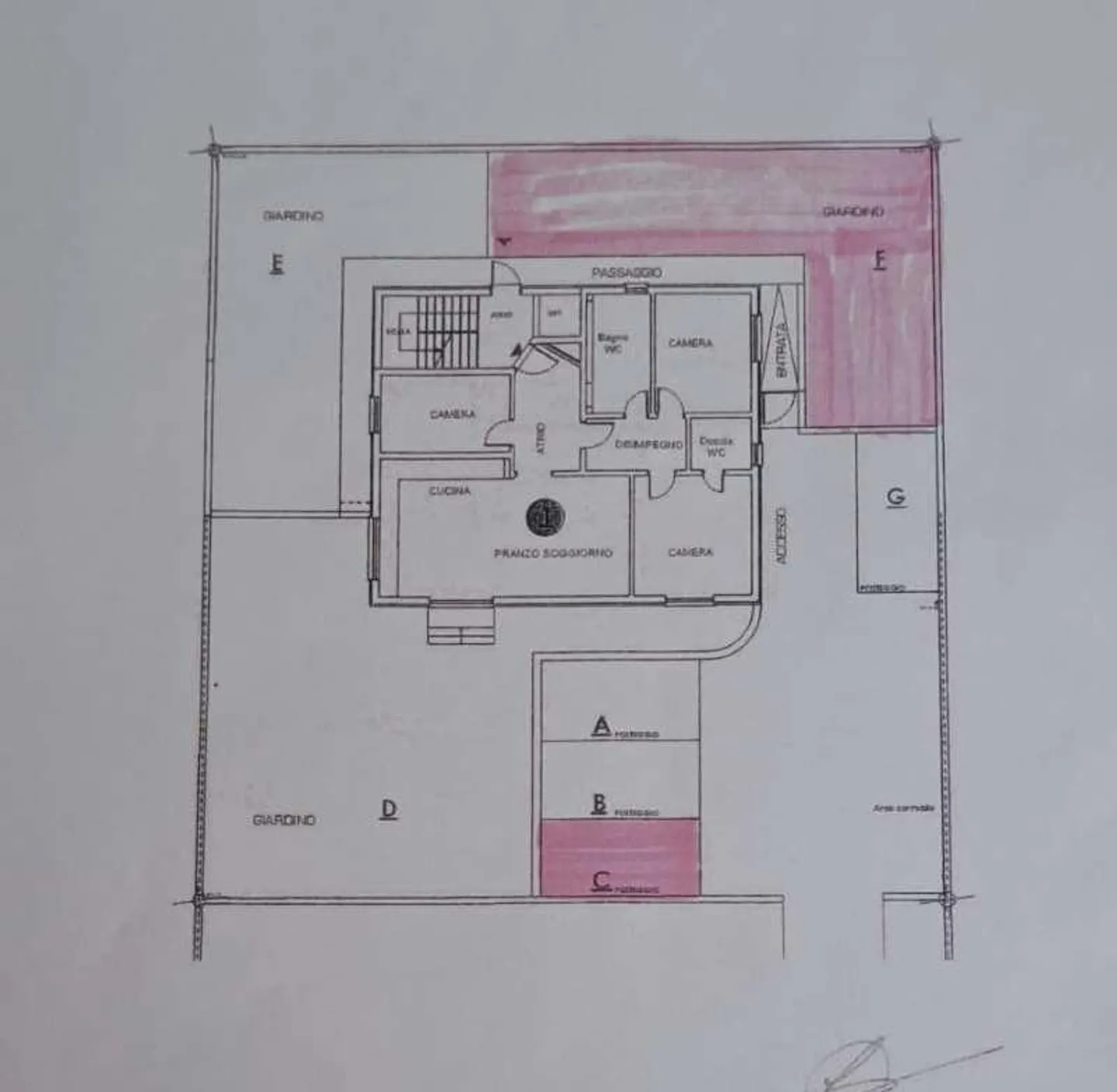 Appartamento confortevole con vista sui servizi all'ultimo piano - Foto 12 di 12