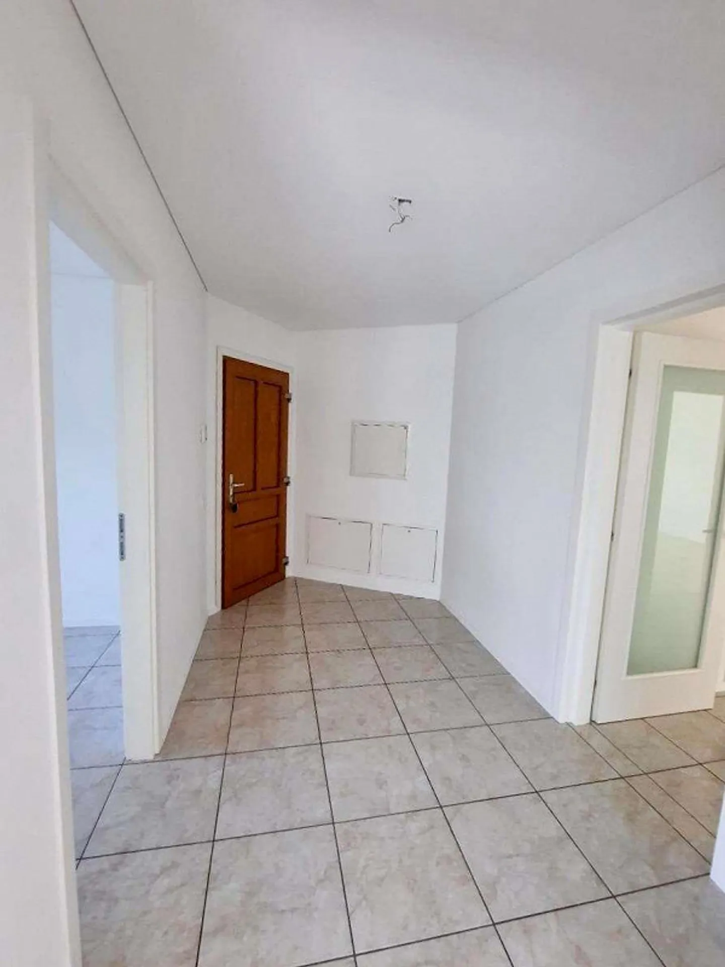 Appartamento confortevole con vista sui servizi all'ultimo piano - Foto 10 di 12