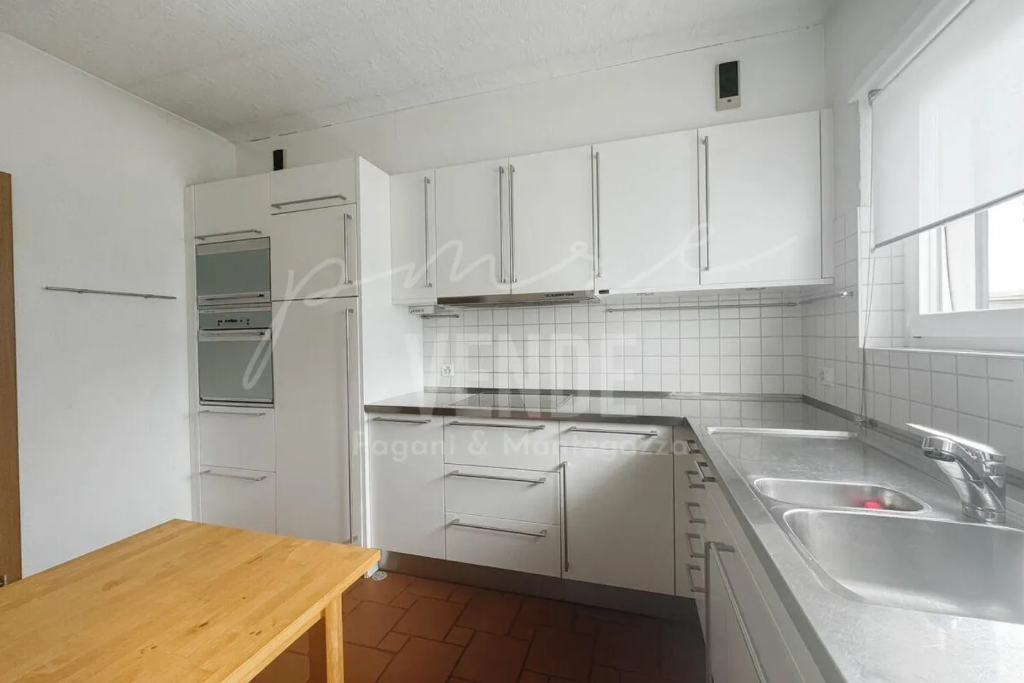 COMANO | LEBEN ZWISCHEN GRÜN UND KOMFORT: PRIVATER GARTEN UND POOL - Foto 5 von 11