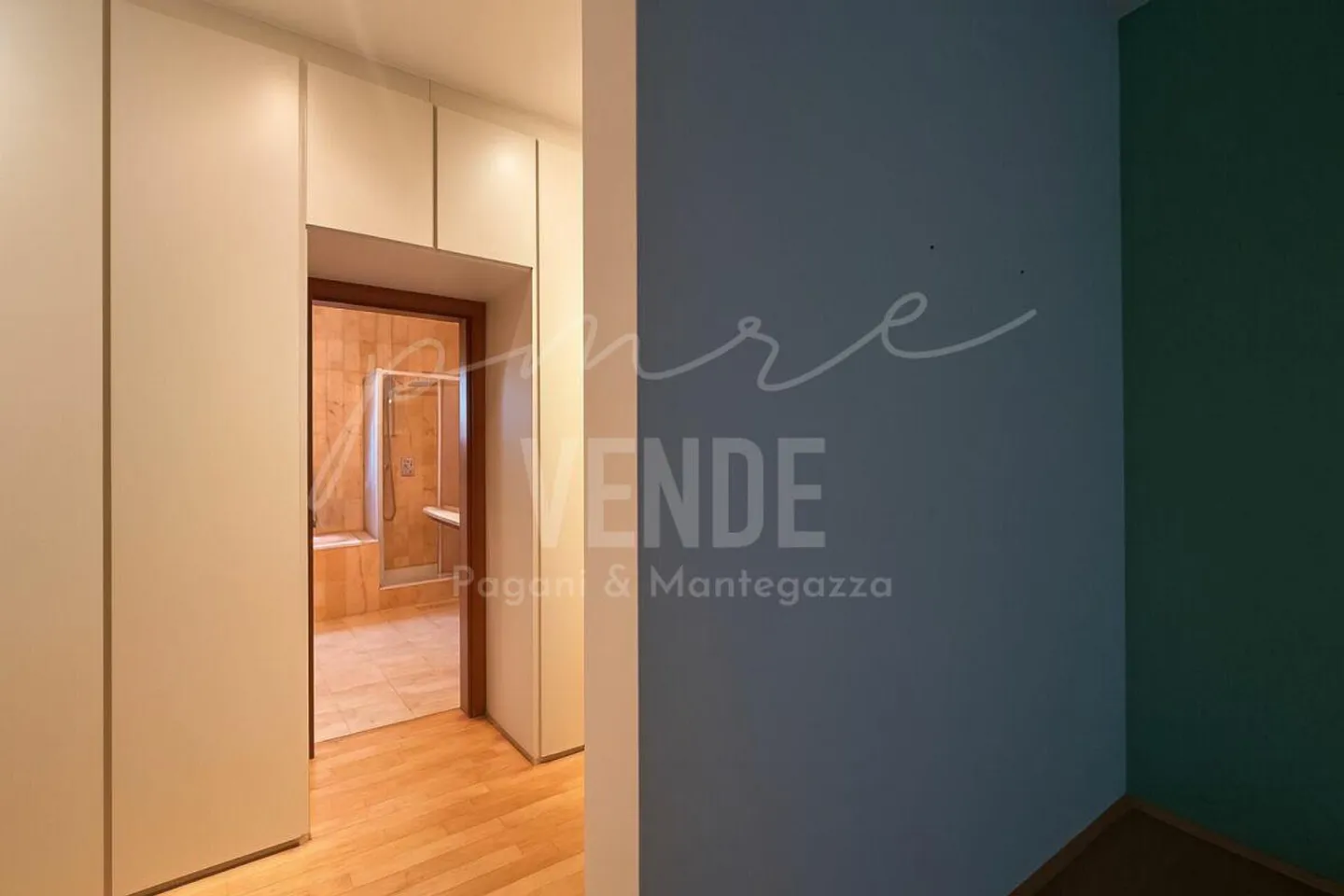 COMANO | LEBEN ZWISCHEN GRÜN UND KOMFORT: PRIVATER GARTEN UND POOL - Foto 10 von 11