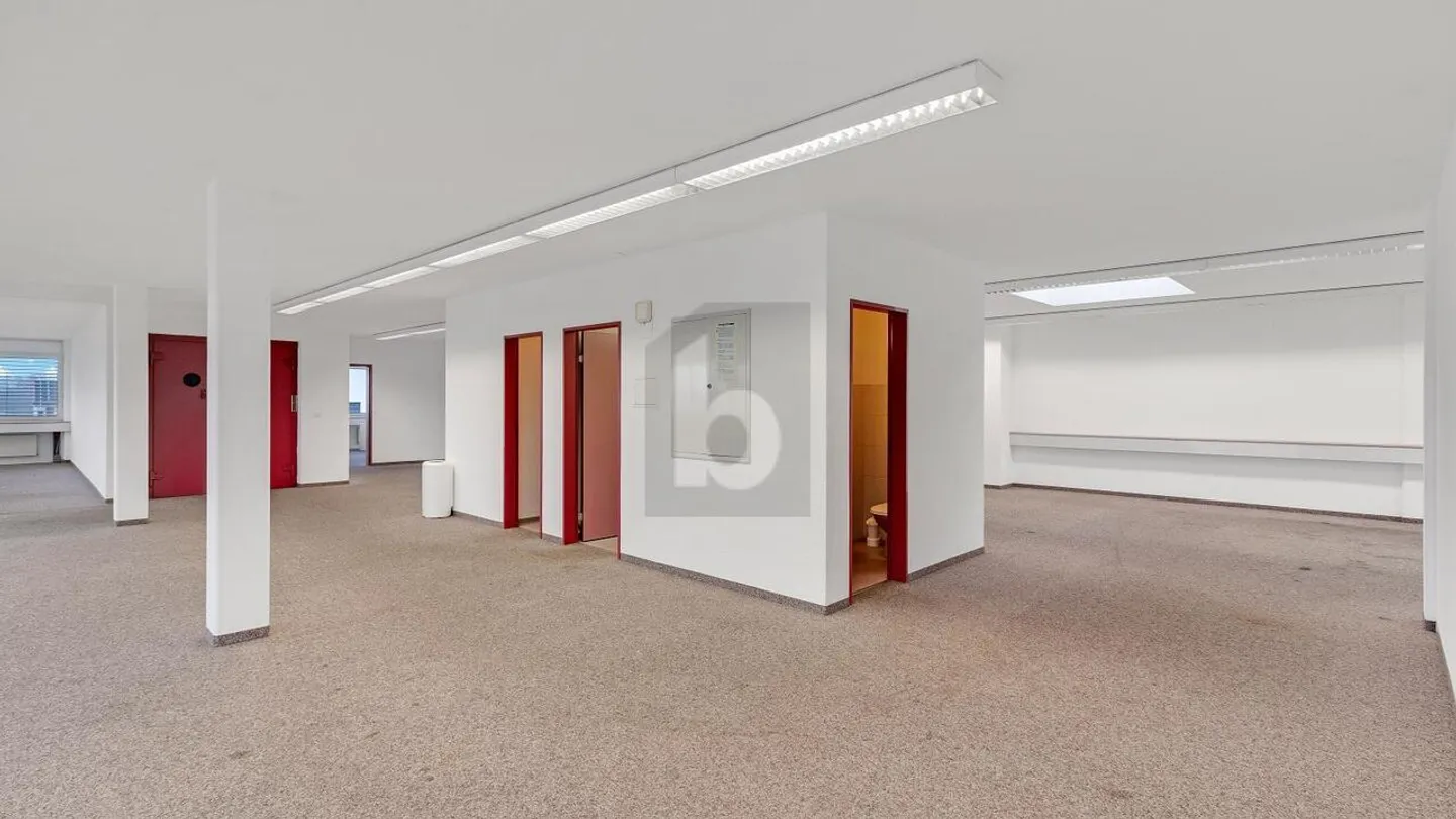 SPACIOUS IN A CENTRAL LOCATION - Photo 5 of 6