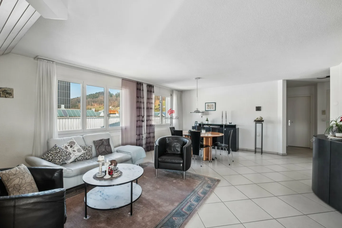 Quiet penthouse apartment with a view - Photo 4 of 13