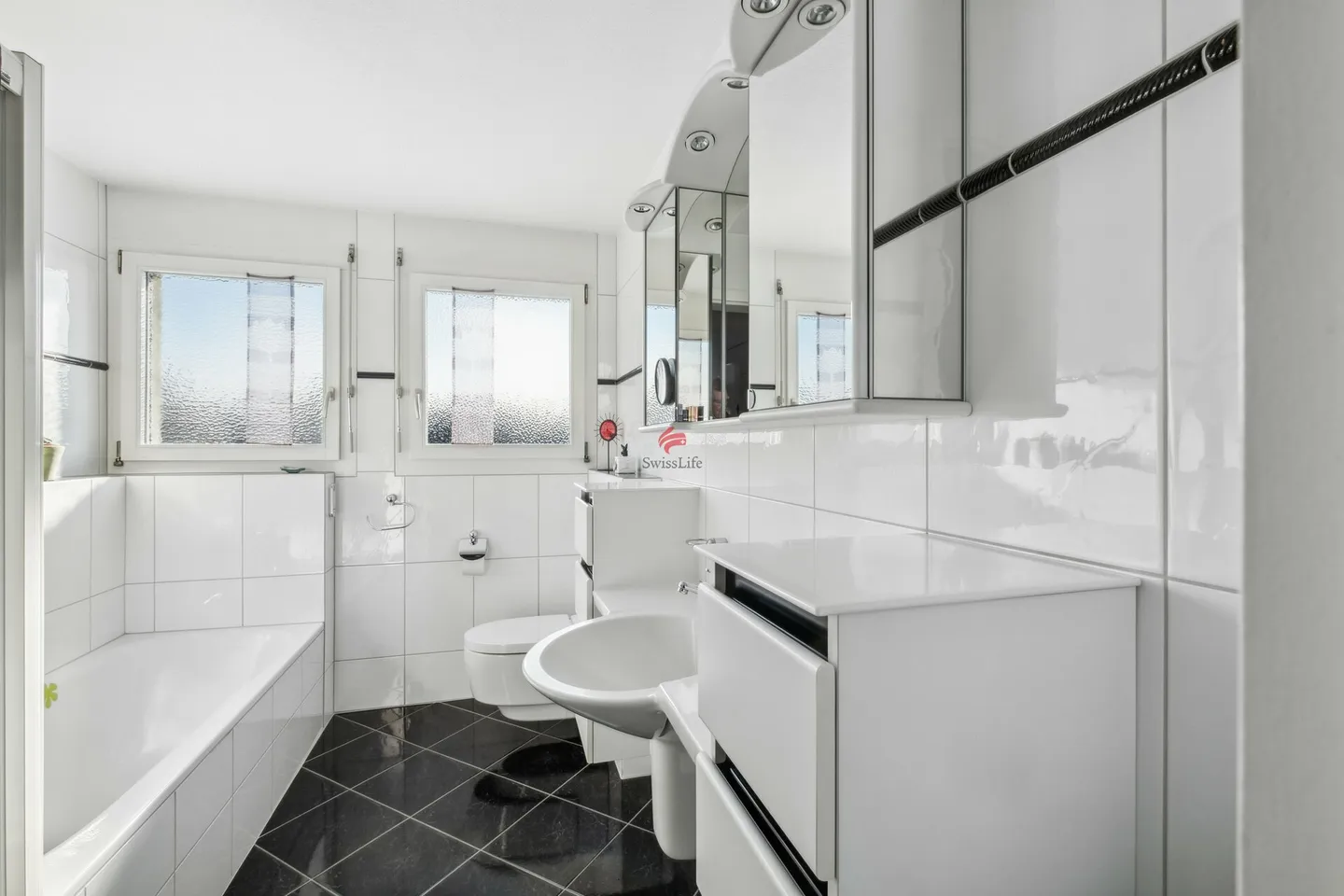 Quiet penthouse apartment with a view - Photo 8 of 13