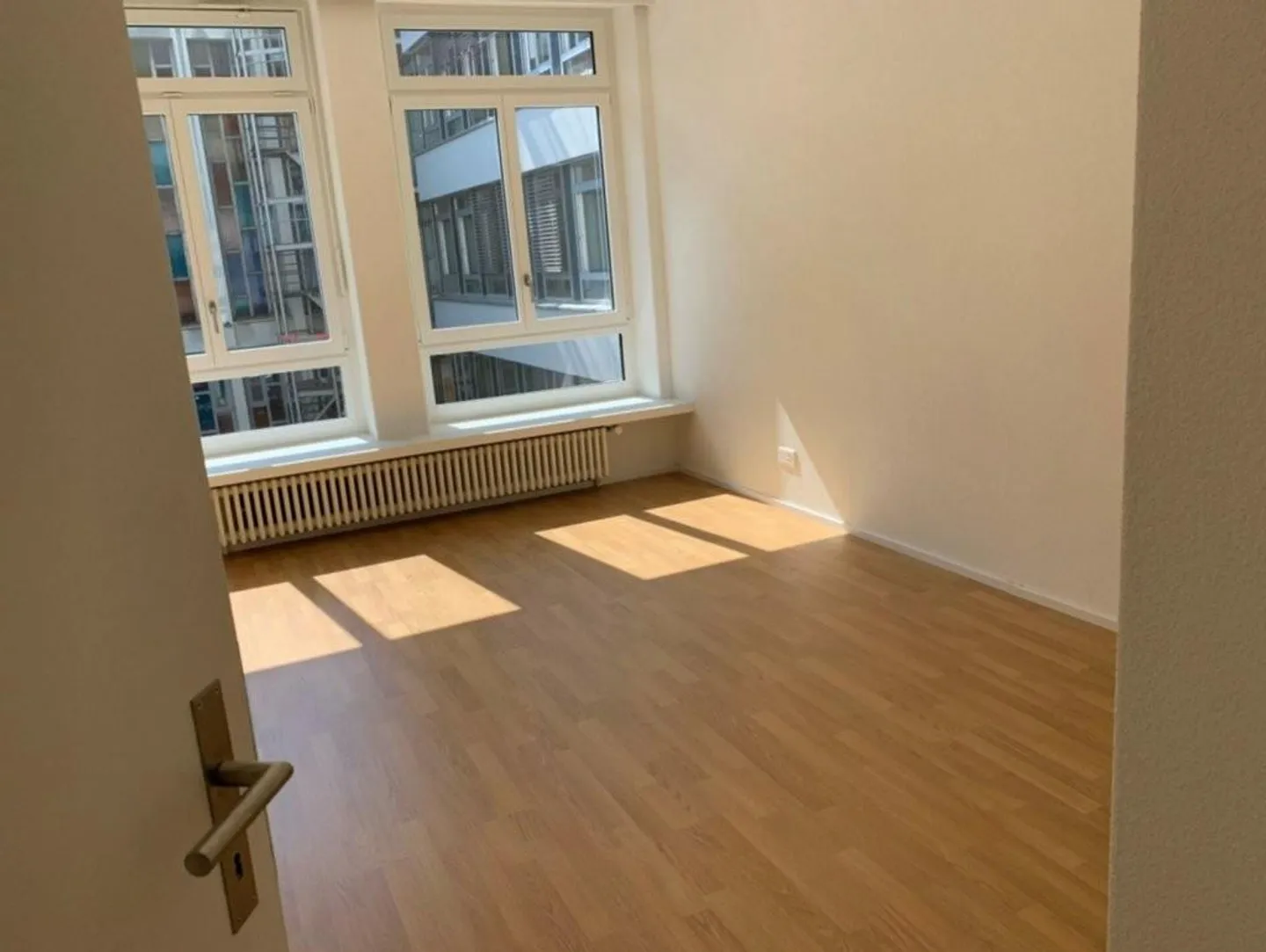 Appartamento ristrutturato in una posizione centrale nel Distretto 3 - Foto 3 di 7