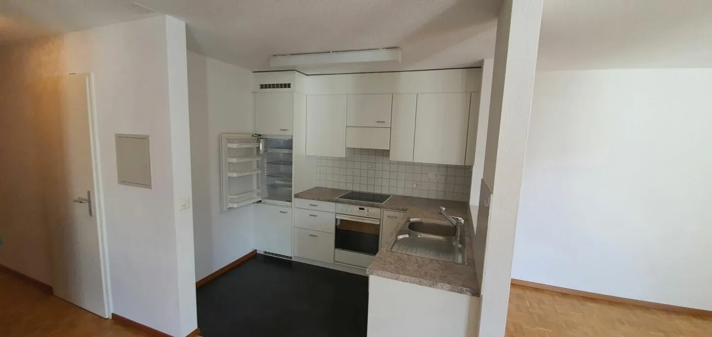 großzügige 2.5-Zimmerwohnung an zentraler Lage - Foto 2 von 10