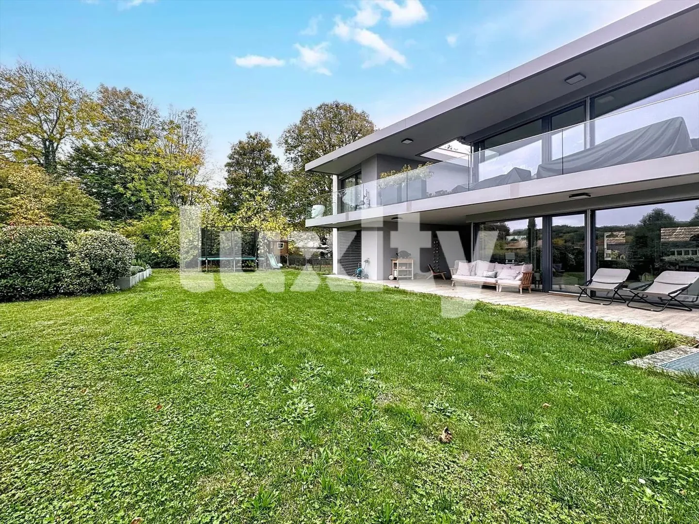Moderne Erdgeschosswohnung mit großem privatem Garten - Foto 1 von 4