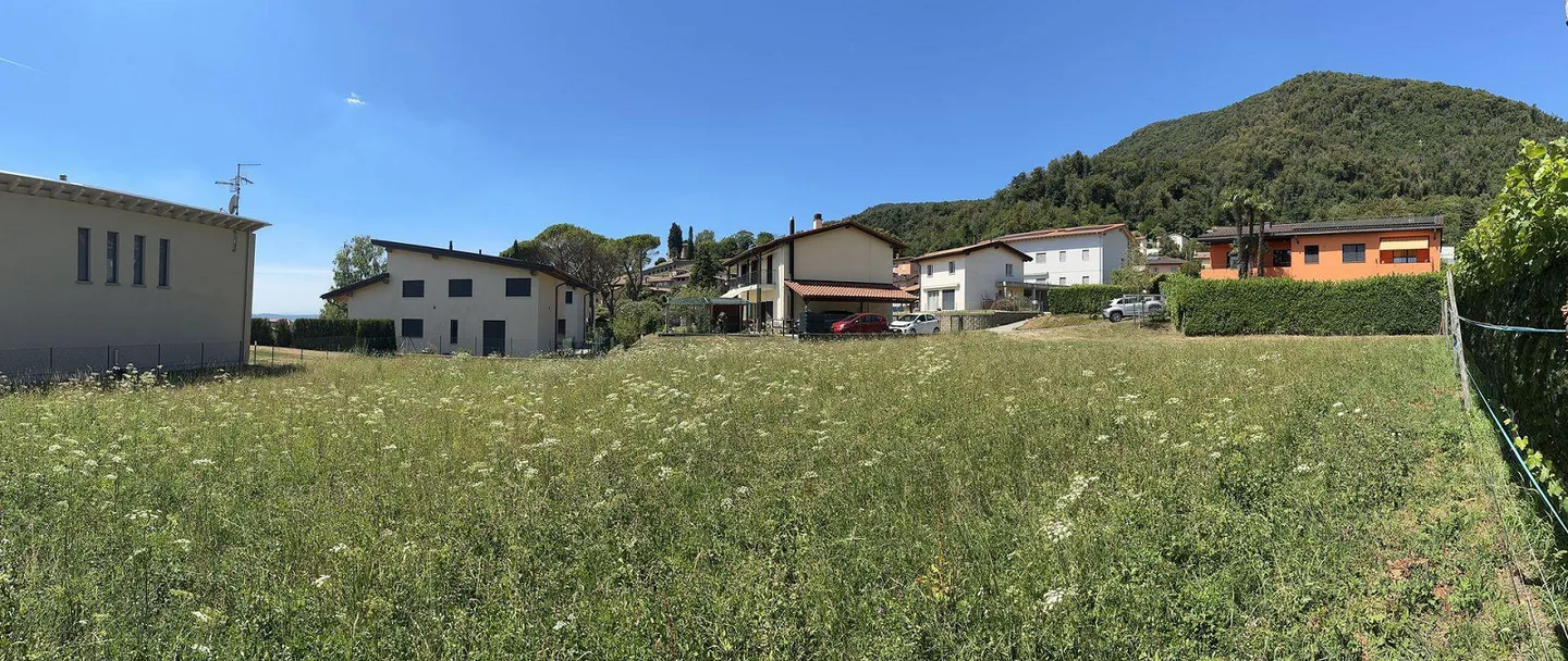 Buildable, flat plot in the green with approved project - Photo 12 of 12