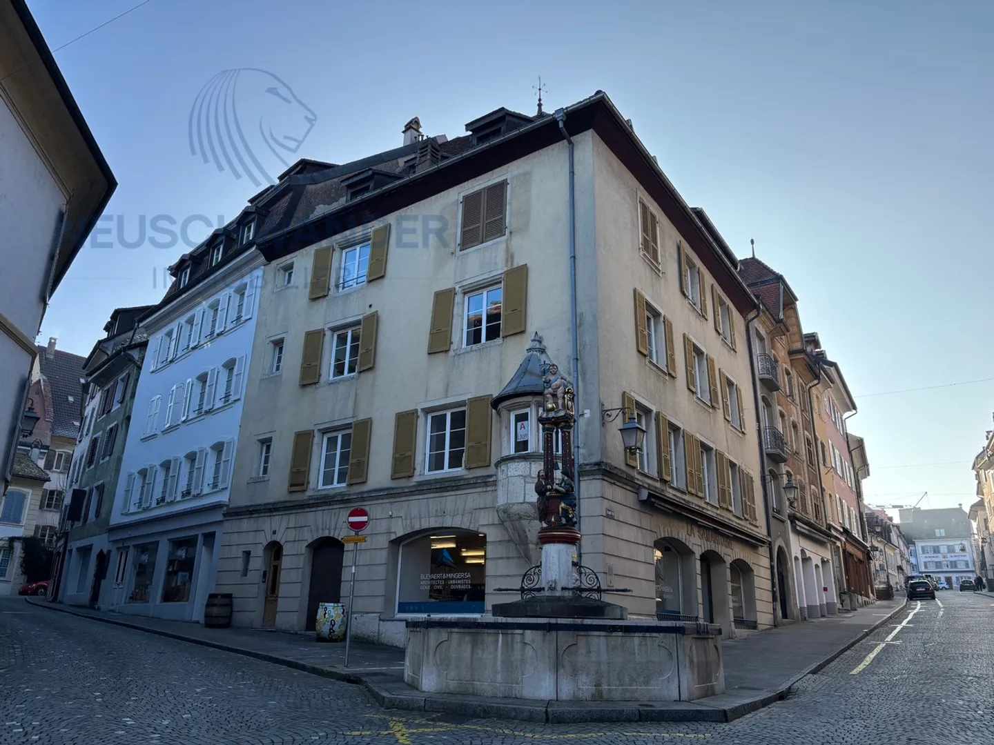 Ampio appartamento di 5,5 stanze in affitto nel cuore di Porrentruy - Foto 1 di 15