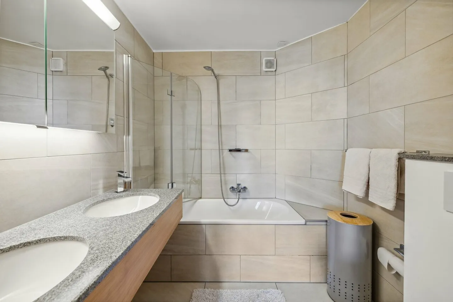 Le Granit: Appartement rénové de 4 chambres au Domaine de la Résidence - Photo 12 sur 26