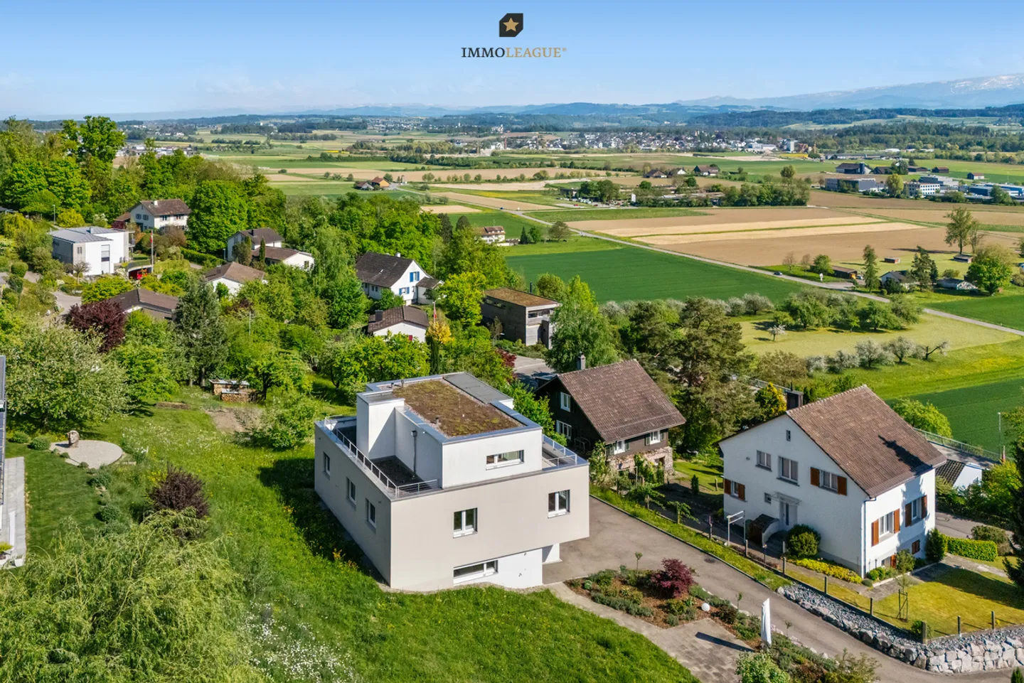 Modern Cubus House with Panorama and Surroundings - Photo 2 of 8