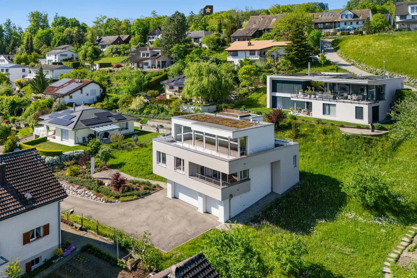 Modern Cubus House with Panorama and Surroundings - Photo 3 of 8