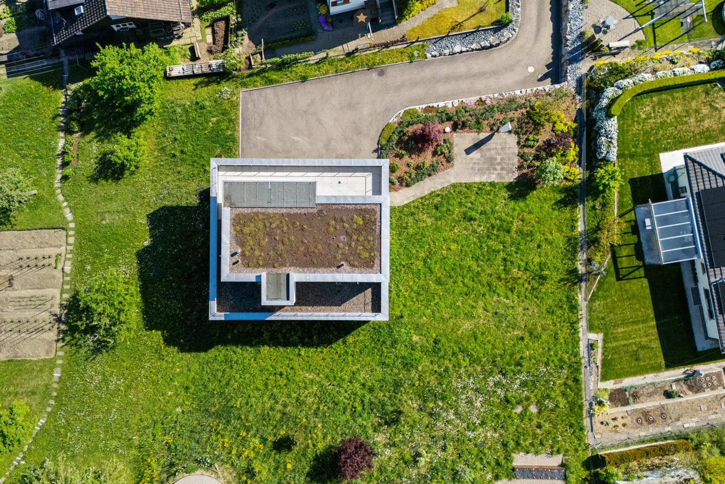 Modern Cubus House with Panorama and Surroundings - Photo 4 of 8