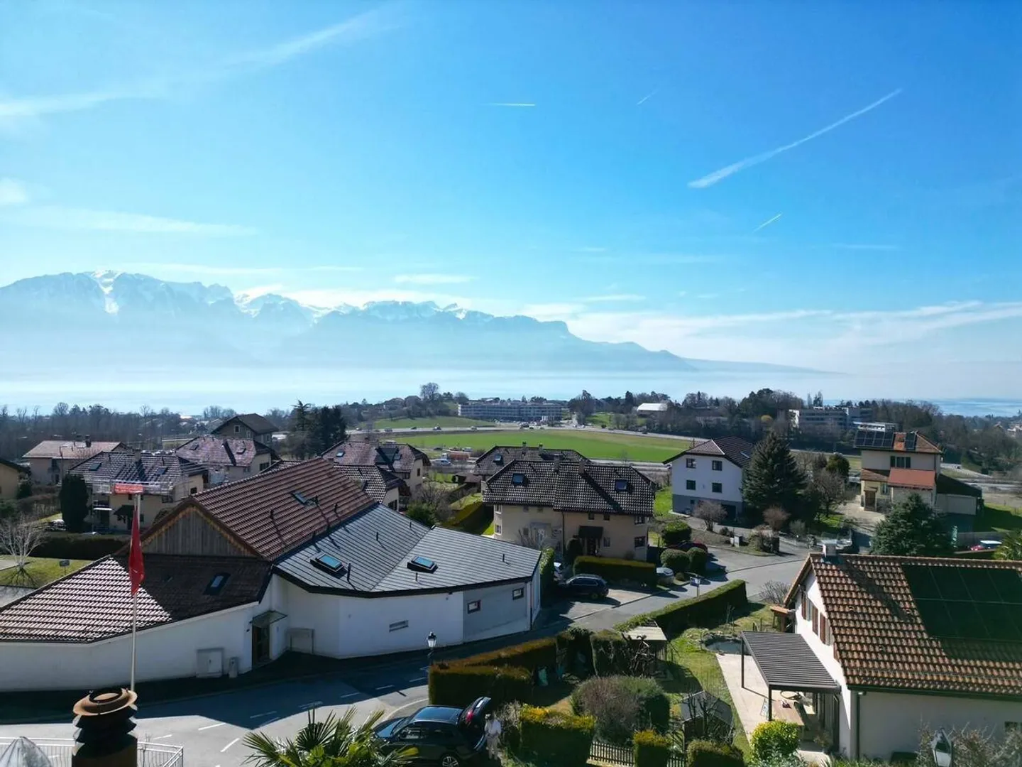 Villa bifamiliare con vista lago mozzafiato - Foto 1 di 11