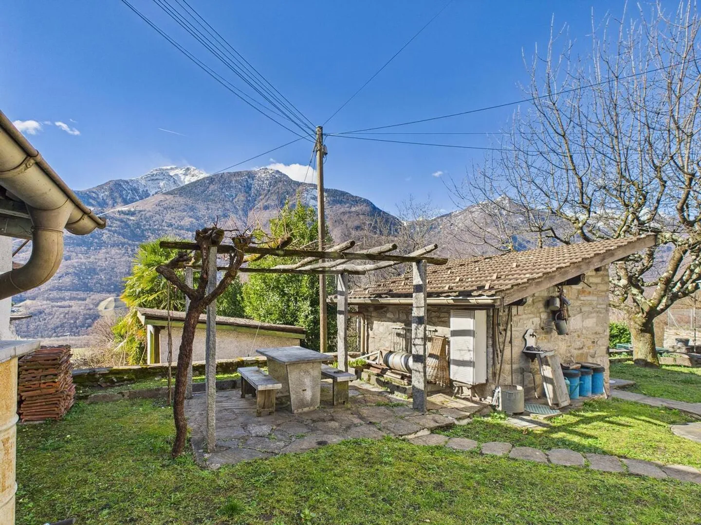 Casa familiare spaziosa con giardino - Foto 3 di 6